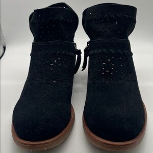 Sofft Leather Ankle Boots Black Sz 6 like
New side Zippers